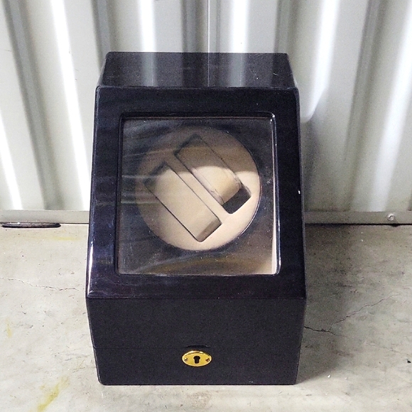 Black Watch Winder with Gold Lock Box. - Picture 1 of 11